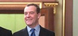 Дмитрий Медведев - Медведев предложил членам "Единой России" скинуться на помощь россиянам - finanz.ru