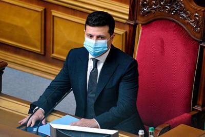 Владимир Зеленский - Петр Порошенко - Юлия Тимошенко - Рейтинг Зеленского упал до рекордно низкого уровня - lenta.ru - Киев