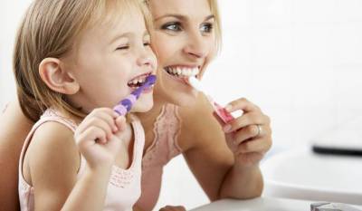 Как правильно чистить зубы ребенку - skuke.net