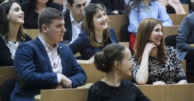 Студенты оказались самыми активными соискателями на рынке труда - tsn.ua
