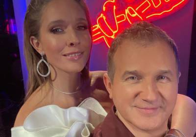 Юрий Горбунов - Екатерина Осадчая - Катя Осадча - Горбунов в компании друзей потерял свою обувь и заставил разуться Осадчую: "Жизнь полна сюрпризов..." - sport.politeka.net
