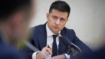 Владимир Зеленский - Петр Порошенко - Юлия Тимошенко - Рейтинг Зеленского опустился ниже 20% - iz.ru - Киев