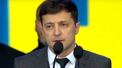 Владимир Зеленский - Петр Порошенко - Украинские социологи указали на резкое понижение рейтинга Зеленского - polit.info - Украина - Киев