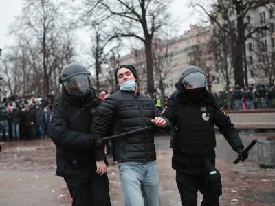Алексей Навальный - Фигурант дела о митинге 23 января признал вину в нападении на полицейского - sobesednik.ru - Москва