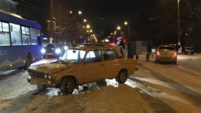 Уходя от столкновения с фурой, предпочел жесткий контакт с ВАЗом - usedcars.ru - Тверь