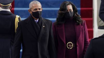 Барак Обама - Мишель Обама - Джо Байден - Секрет идеальных локонов Мишель Обамы: как сделать модную прическу самостоятельно - 24tv.ua