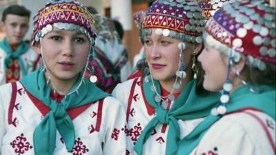 Глава Башкирии рекомендовал чиновникам носить красочные национальные костюмы - 5-tv.ru - Башкирия