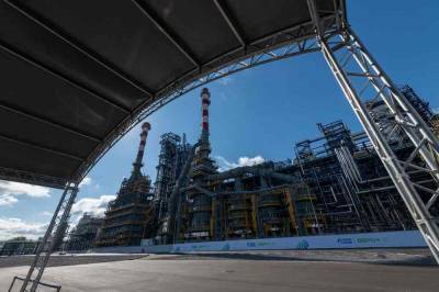 Нефтеперерабатывающие заводы в России остались без заказов - live24.ru - Москва