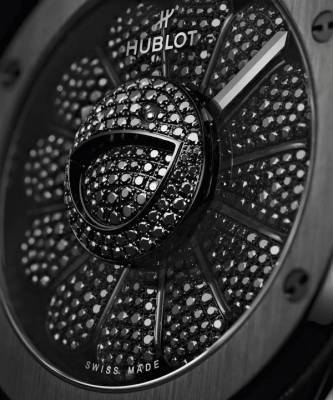 Черные бриллианты, вращающиеся лепестки и другие сюрпризы, которые скрывают часы Hublot x Такаси Мураками - skuke.net