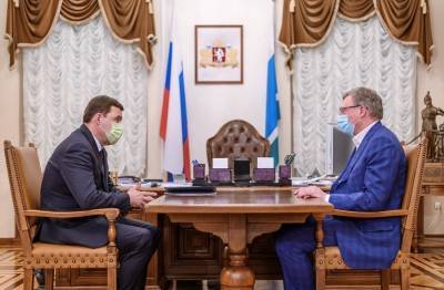 Евгений Куйвашев - Александр Бурков - Губернаторы Свердловской и Омской областей обсудили обмен товарами - znak.com - Свердловская обл. - Омск - Омская обл.
