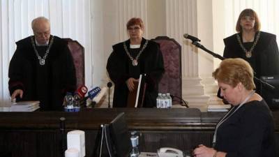Вера Юрова - ЕК обещает действия для защиты судей дела 13 января от преследования - obzor.lt - Россия - Литва