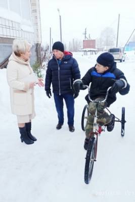 В Усть-Вымском районе пенсионеру-колясочнику подарили велосипед - bnkomi.ru - район Усть-Вымский