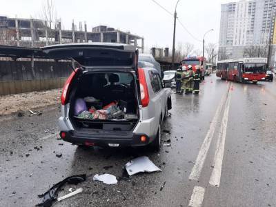 В тройном столкновении на проспекте Победы пострадал 29-летний водитель (видео) - lipetskmedia.ru - Липецкая обл. - Липецк