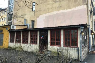 Владельца кафе в доме Френкеля заставят снести незаконную пристройку - abnews.ru