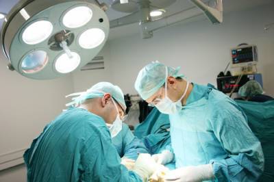 В Астрахани хирурги спасли жизнь мужчине с редкой патологией кишечника - astrakhanfm.ru - Астрахань