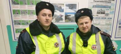 В Карелии полицейские спасли девушку, бросившуюся с моста в ледяную реку (ВИДЕО) - stolicaonego.ru - Беломорск - республика Карелия