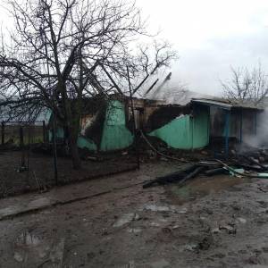 Во время тушения пожара в Запорожской области спасатели обнаружили труп. Фото - reporter-ua.com - Запорожская обл. - Гсчс