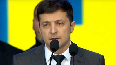 Владимир Зеленский - Дмитрий Разумков - Зеленский отозвал из Рады законопроект о лишении полномочий судей КС - riafan.ru - Киев