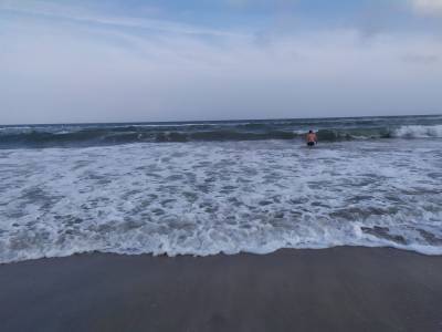 Отважная одесситка нырнула в ледяное море, несмотря на снегопад (видео) - odessa-life.od.ua - Одесса - Одесская обл.