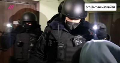 Юлия Навальная - «Зашли с ломом и 40 минут что-то долбили»: как проходил обыск в квартире Навального в Марьино - tvrain.ru