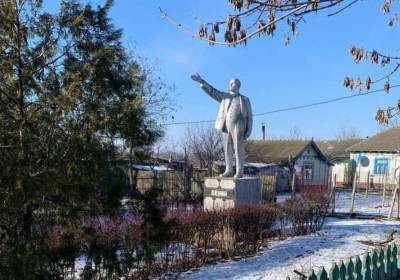 Владимир Ленин - Вадим Поздняков - Последний памятник Ленину снесли в Украине (фото) - lenta.ua - Одесская обл. - район Измаильский