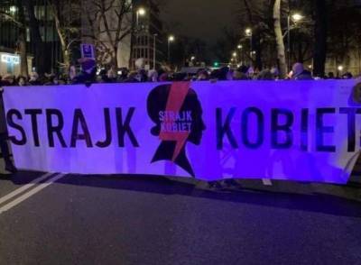 В Польше вступил в силу запрет абортов, женщины собираются на протесты - unn.com.ua - Киев