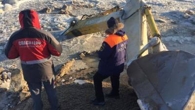 Зоя Осколкова - На реке Амур экскаватор провалился под лед, водитель погиб - newdaynews.ru - Хабаровский край - Хабаровск