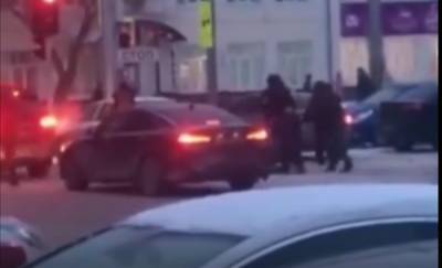 В Тюмени около школы у дедушки забрали ребенка и увезли на машине - news.megatyumen.ru - Тюмень