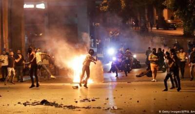 Более 200 протестующих в Ливане пострадали при столкновениях с полицией - newizv.ru - Триполи - Ливан