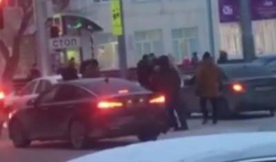 В Тюмени у дедушки прямо посреди улицы забрали внучку - nashgorod.ru - Тюмень