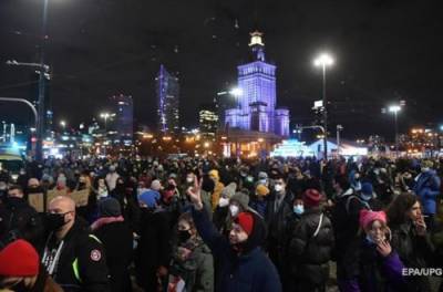 Поляки взбунтовались из-за вступления в силу нового запрета - from-ua.com - Варшава