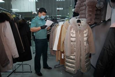 Calvin Klein - Louis Vuitton - Tommy Hilfiger - В Тюмени таможенники нашли контрафактные сумки, очки и часы на ₽3 млн - znak.com - Тюмень