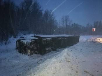 30-тонная фура завалилась в кювет на трассе Вологда-Медвежьегорск - vologda-poisk.ru - Вологда - Медвежьегорск