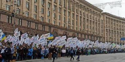 Протесты в центре Киева: участники акции перекрыли одну из полос дороги на Крещатике - nv.ua - Киев