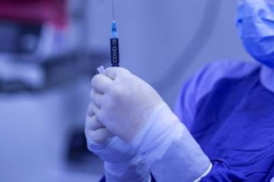 Дмитрий Лиознов - НИИ гриппа: мутации коронавируса не влияют на эффективность вакцин - aif.ru - Англия - Юар