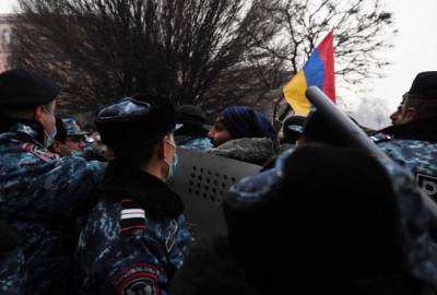 Никол Пашинян - Никола Пашинян - Вазген Манукян - Полиция задержала 26 участников протестной акции в Ереване - aif.ru - Армения - Ереван