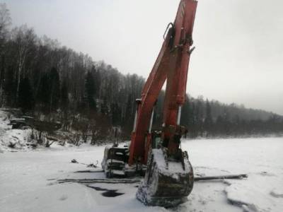 В Кузбассе золотодобытчиков оштрафовали за затопленный в реке экскаватор - gazeta.a42.ru