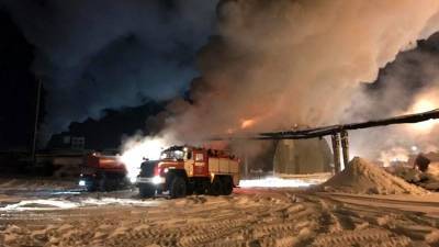 Пожар в гараже оставил жителей Олекминска на полдня без автобусов - iz.ru - респ. Саха - Олекминск