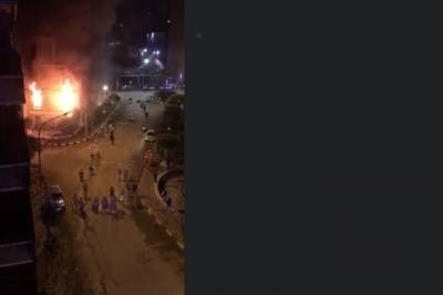 Протестующие в Ливане подожгли здание муниципалитета - mk.ru - Триполи - Ливан