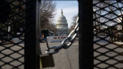 Дональд Трамп - Reuters: полиция Капитолия предложила оставить забор вокруг здания Конгресса США - news-front.info - США