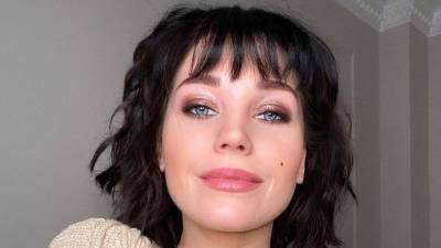 Кристина Асмус - Дарья Мельникова - Асмус в красном платье устроила с подругами дикие пляски под «ВИА Гру» - 5-tv.ru
