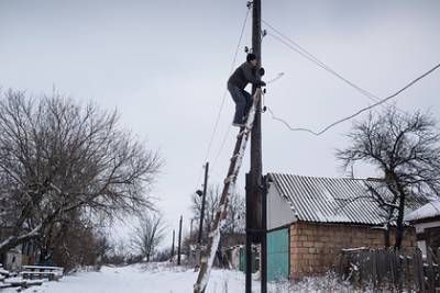 На Украине из-за непогоды без света остались почти три сотни населенных пунктов - lenta.ru