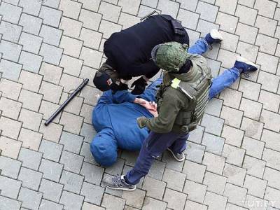 В Белоруссии задержали анархистов, забросавших посольство РФ «коктейлями Молотова» - rosbalt.ru - Киев - Белоруссия - Минск - Гомель - Бобруйск