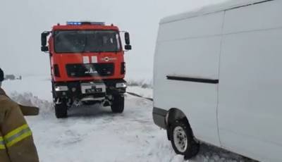 Заторы и запрет на проезд грузовиков: снегопад парализовал движение, на какие трассы лучше не выезжать - ukrainianwall.com - Ивано-Франковская обл. - Сумская обл. - Харьковская обл. - Черниговская обл. - Кировоградская обл. - Днепропетровская обл. - Винницкая обл. - Тернопольская обл. - Черкасская обл. - Львовская обл. - Закарпатская обл. - Полтавская обл.