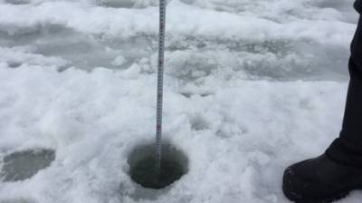 В Пензе специалисты измерили толщину льда на Суре - penzainform.ru - Пенза