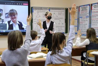 В Минпросвещения опровергли информацию о тотальном переходе школ на шестидневное обучение - m24.ru
