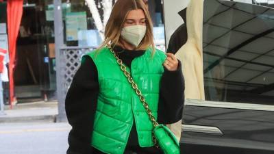 Иордания - Хейли Бибер показывает как носить модный зеленый цвет - skuke.net - Иордания