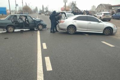 На трассе в Харьковской области сотрудница ГФС попала в смертельное ДТП: фото - newsone.ua - Киев - Харьковская обл. - Харьков - Изюм