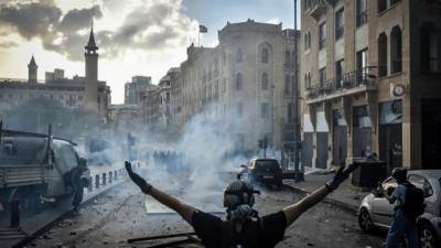 Демонстранты в Ливане подожгли мэрию города Триполи (ВИДЕО) и мира - cursorinfo.co.il - Триполи - Ливан