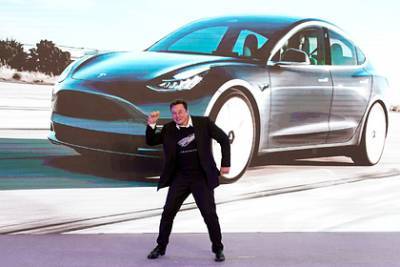 Илон Маск - Илон Маск не смог выполнить свое обещание из-за 450 непроданных Tesla - lenta.ru - Шанхай - шт. Калифорния